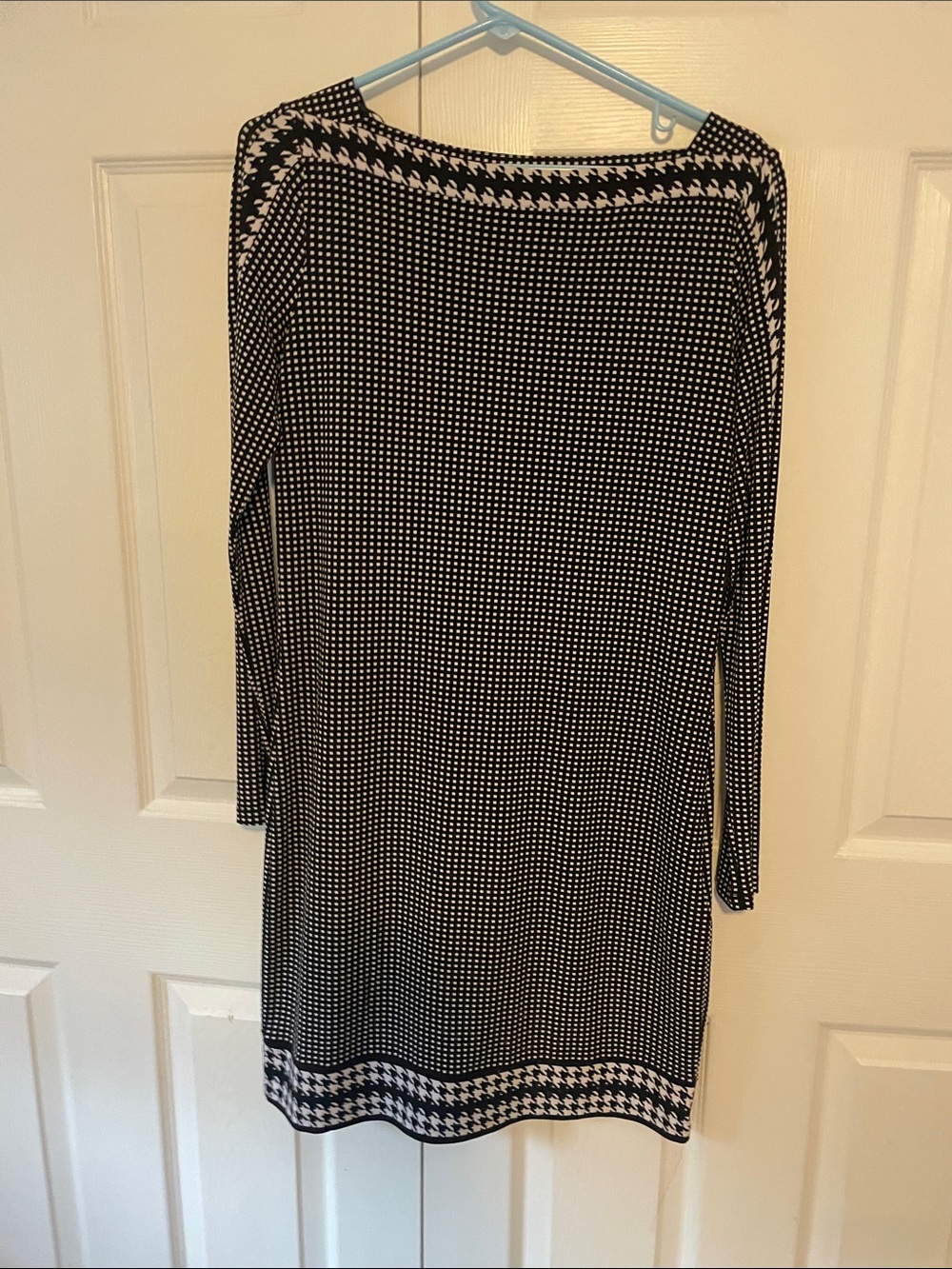 Michael Kors Black and White Long Sleeve Patterned Shift Dress